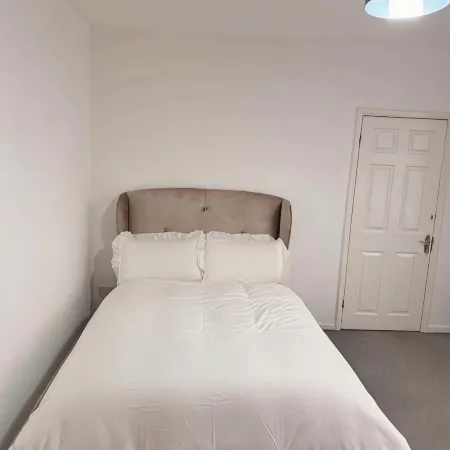 Charming Guest Room in Leicester with Garden and WiFi Отели рядом с достопримечательностью «Собор Лестера»