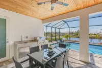 Charming 4-bedroom villa with AC &Heated Saltwater Pool in peaceful Cape Coral -  Casas de vacaciones