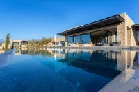 Newly constructed Luxurious Family Villa with Infinity Sunset & Tennis court! - maisons de vacances