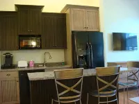 NEW LUXURY TWO-BEDROOM CONDOMINIUM WITH IN TOWN LOCATION & HALF MILE FROM BEACH - 3 estrellas