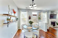 Large Beautifully decorated Cozy Family Home - Pet Friendly - Near Charlotte - Wifi