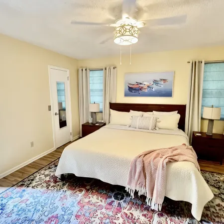 Golf Cart to Beach, Pet Friendly, Fenced Yard, Amelia Island Quiet Home Escape