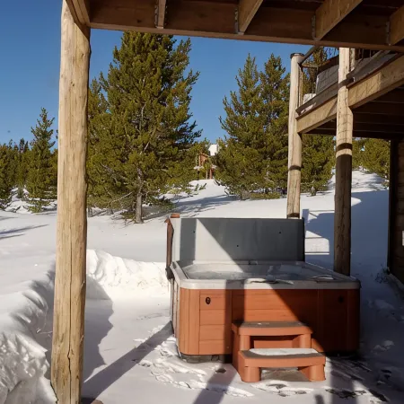 Casa Big Sky - Two Bed Apt in Large Private Home on Groomed Ski Trail