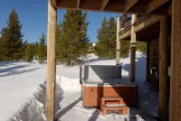 Casa Big Sky - Two Bed Apt in Large Private Home on Groomed Ski Trail