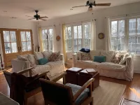 Modern beach house located in historic West Cape May, NJ - Homestays