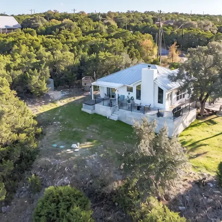 Gorgeous Home with Hot Tub 5Min from the River