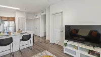 Charming 1-bd apartment in Frisco with Fitness Room, Work Space & Swimming Pool - 방갈로