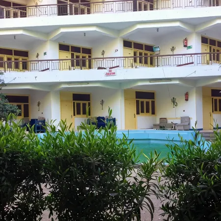 Rezeiky Hotel & Camp Отели в г. Луксор