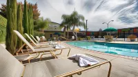Days Inn & Suites by Wyndham Lodi - Uima-altaat