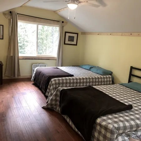 Junction's Cabin - A Wolf Crossing Cabin - Next to Yellowstone Park