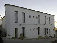 la maga rooms hotel - parking
