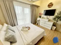 Stylish Studio Stay at Saint Dominique - Mountain view