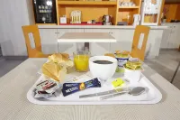 Première Classe Martigues - breakfast