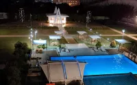Naka Hotel Kupang - Pools