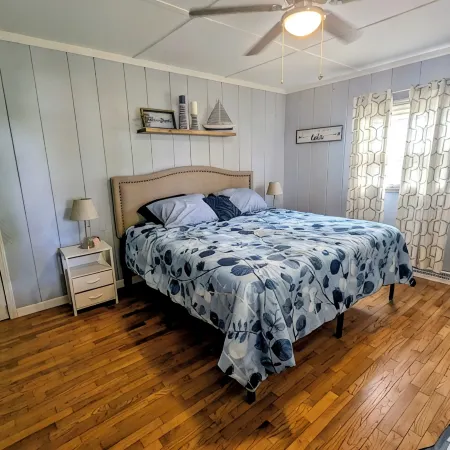 Cozy Ranch Retreat! Peace, Lake Views, Game Room & Hot Tub