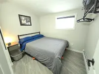 Cozy home on a quiet street minutes to downtown Kingston! - Homestays