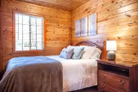 Cozy Clean Waterfront Cabin on Sugar Lake - Ice Fishing, Ski/Snowboard Nearby