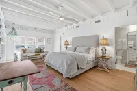 Historic Old Naples Estate - 2 Blocks to the Gulf, Shopping, Dining, & the Arts - Condos