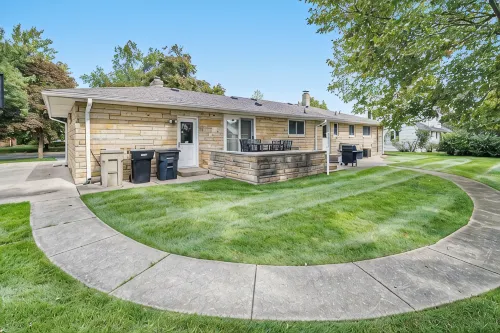 Less than 1 block to Notre Dame!  Sleeps 14 - 4-Star