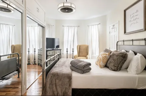 Cozy 3 bedroom - Free Parking, close to buses. - บังกะโล