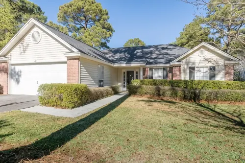 Heart of Pooler- Family friendly w/ garage parking