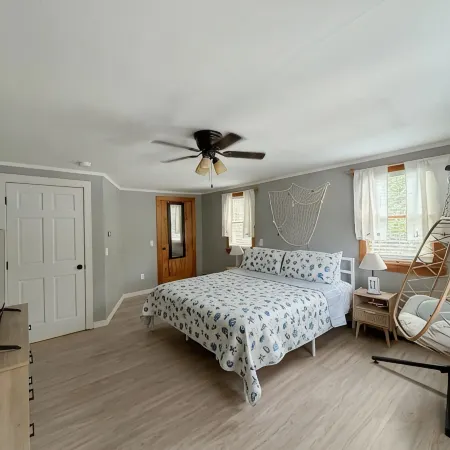 3-bedroom house in pleasant Ellsworth with AC, WiFi. Enjoy a cozy stay