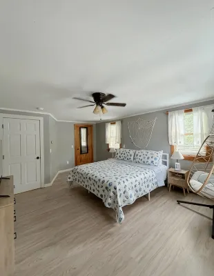 3-bedroom house in pleasant Ellsworth with AC, WiFi. Enjoy a cozy stay