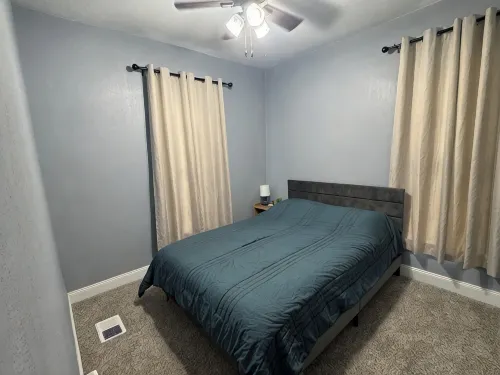 2-bedroom apartment close to uptown Creston with WiFi and off street parking. -  Ferienwohnungen