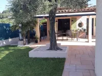 House with swimming pool in a village between Cannes and Grasse on the mimosa road 佩戈馬住宿飯店