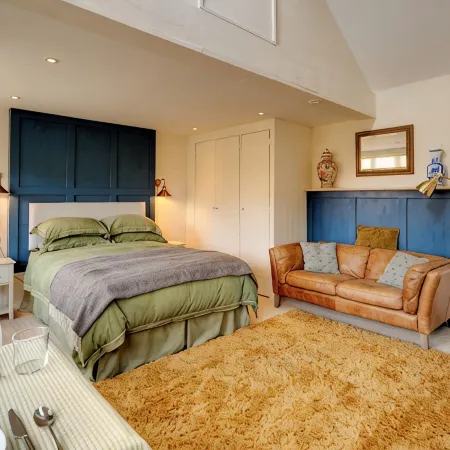 Cosy and Equipped, Pvt Garden, Direct Access to Public Footpath, Dog Friendly.