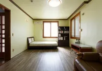 Cheongdo Gangbyeon Dolgorae Pension