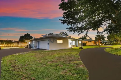 LUX 6BR 4Bath Htd Pool & Jacuzzi Mini Golf G-Room - Wifi