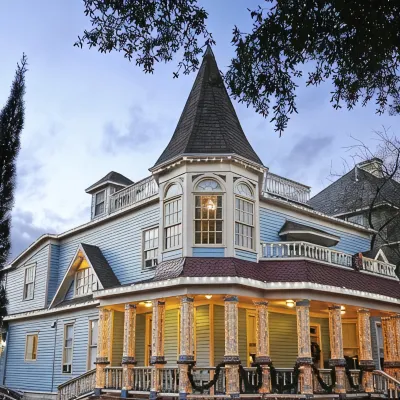 Sara's Inn on the Boulevard Hotels near Houston Heights
