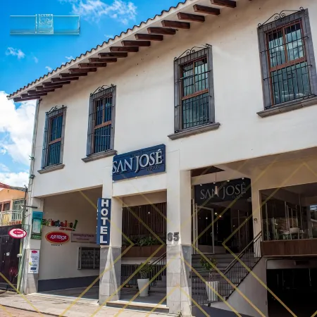 Hotel San José Plaza Coatepec Отели в г. Коатепек