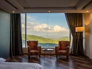 The Roomy Lodge, Murree