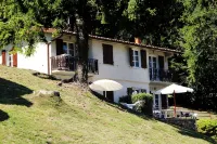 Directly on the lake with panoramic views - balcony