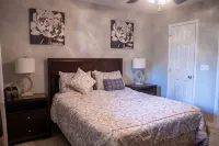 Charming 1-bedroom apartment on private farm with pond- boarding available - Apartments