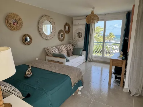 Sea View Studio with Water Tank - Homestays