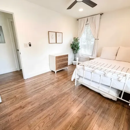 Cute 2 BR Condo Downtown Homewood