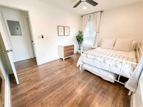 Cute 2 BR Condo Downtown Homewood