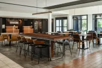 Courtyard Boulder - bar