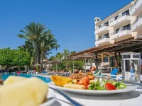 Paphos Gardens Holiday Resort Hoteles cerca de Playa SODAP