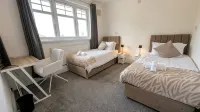 Birmingham 5BR, sleeps 9, private parking & garden families, contractors, groups - New