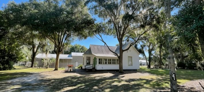 Charming 1930's house only a few blocks from the St. Johns River! Hotels in Putnam County