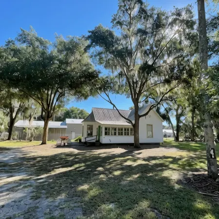 Charming 1930's house only a few blocks from the St. Johns River!