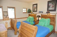 Ski In/Out Home, Game Room, Incredible views from the slopes! BBQ Grill/Jacuzzi!