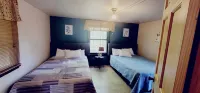Modern lakeside cabin with panoramic views , deck and  screened porch - Chalets
