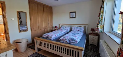 Cottage on Lough Ree / River Shannon in the heart of Ireland Hotel a 