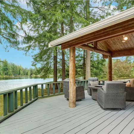 Charming Lakefront Log Cabin
