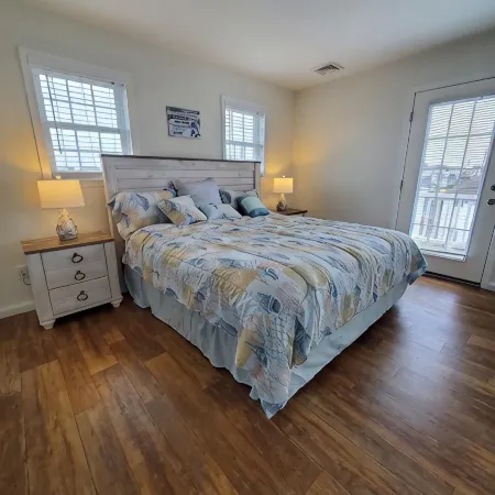 5 STAR AMAZING😙 Private home just for you. Comfy, Cozy, Clean. Steps to beach.